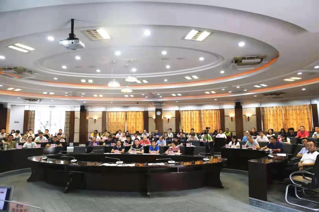 佛山市生態(tài)環(huán)境局局長(zhǎng)楊永泰作“不忘初心、牢記使命”主題教育報(bào)告