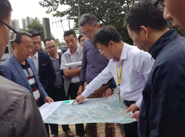 大良街道、順控環(huán)保水務(wù)等領(lǐng)導(dǎo)到金陡涌黑臭水體治理現(xiàn)場視察工作